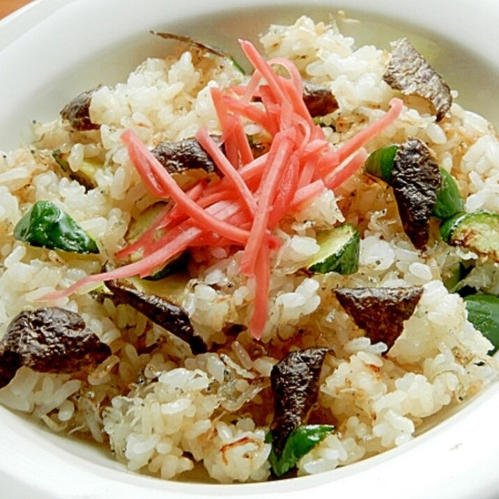5 6分 ジャコ キュウリの炒飯 めんつゆ レシピ 作り方 By ジョン リーバス 楽天レシピ 5 6分 ジャコ キュウリの炒飯 めんつゆ レシピ 作り方 By ジョン リーバス 楽天レシピ